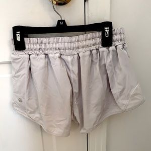 ⚡️ HOTTY HOT 2” SIZE 2 WHITE ⚡️